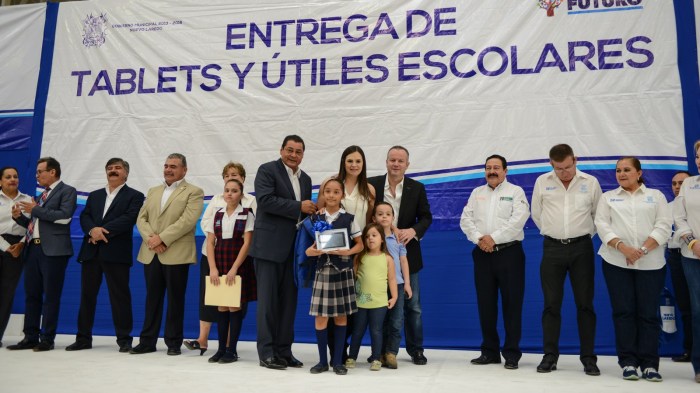 ENTREGA DE ÚTILES (1).jpg