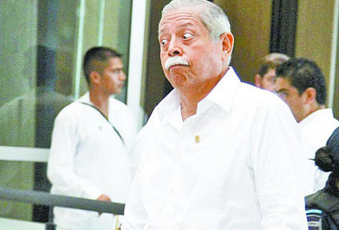 gobernador-egidio-torre-salir-acto_milima20140514_0005_8